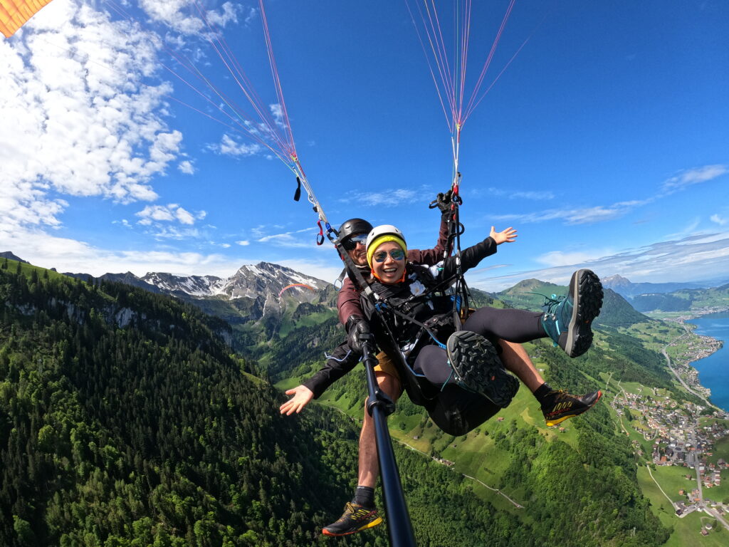 Manuel hoch in der Luft über Luzern