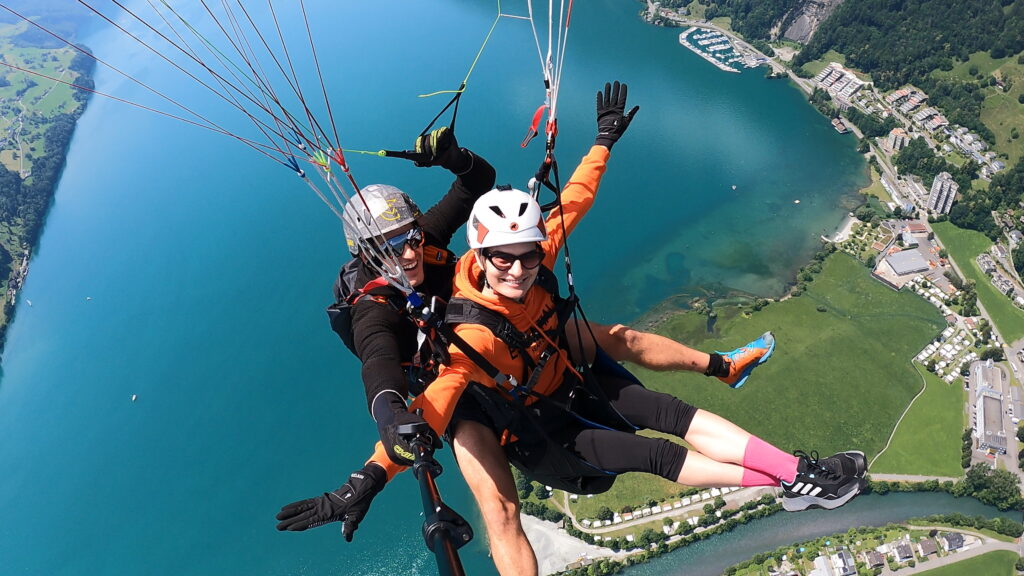 Manuel mit Passagier über dem Vierwaldstättersee