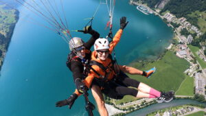 Manuel mit Passagier über dem Vierwaldstättersee